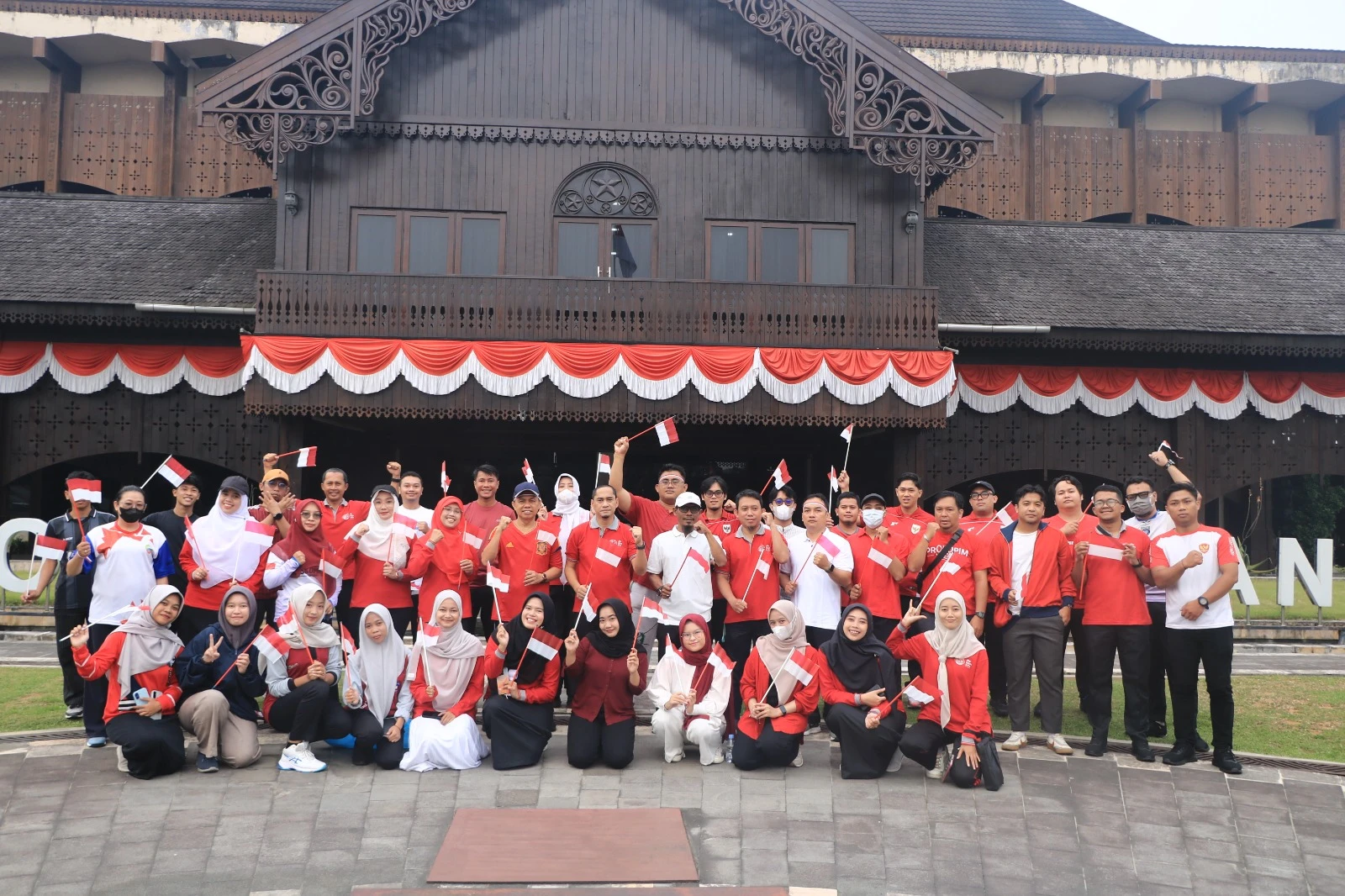 Semarak HUT ke-81 RI, Diskominfo Pontianak Gelar Jalan Sehat dan Lomba Antarpegawai